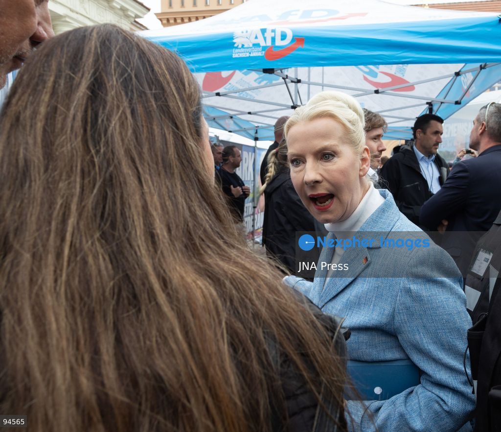 SCHWERIN, GERMANY, SEPTEMBER 19, 2026: AfD politicians Leif-Erik Holm, Ulrich Siegmund and Petra Federau attend the party’s final campaign rally in Schwerin ahead of the Mecklenburg-Vorpommern state election on September 20. Party supporters gathered for the closing campaign event, while demonstrators opposed to the far-right AfD held a counter-protest nearby. Photo by Somaya Abdelrahman / JNA Press. (Photo by Somaya Abdelrahman/JNA Press via Nexpher Images)