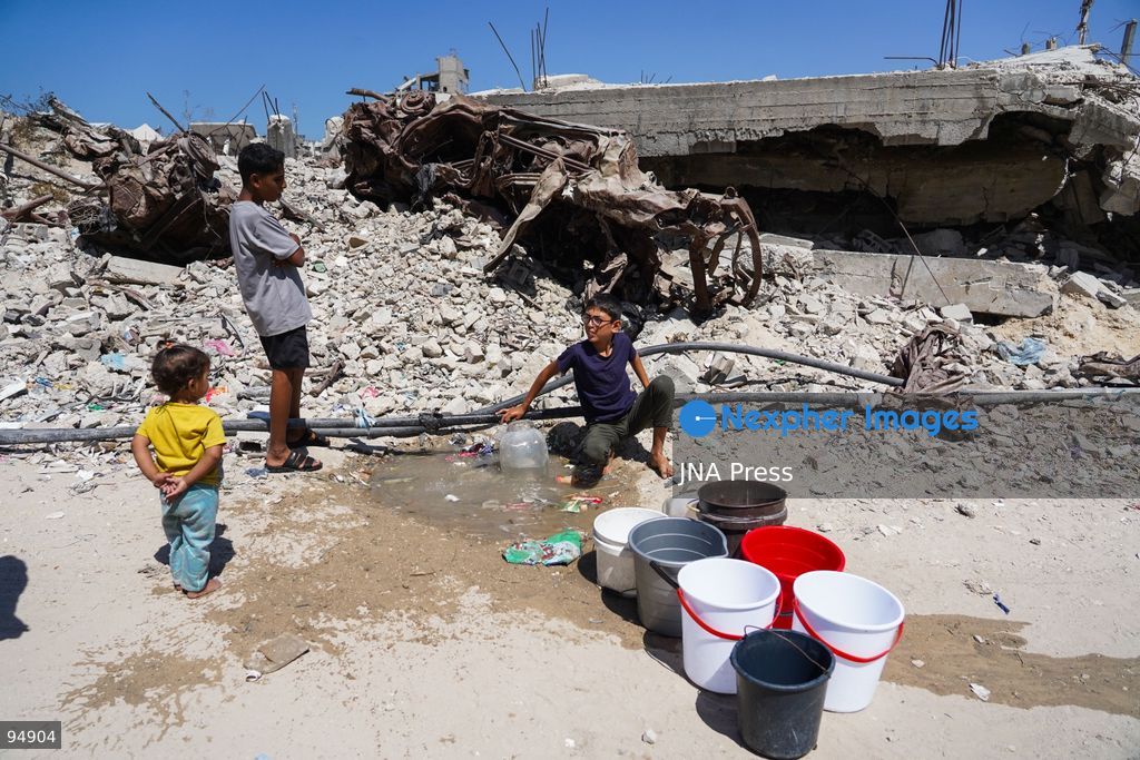 KHAN YOUNIS, GAZA STRIP, SEPTEMBER 20, 2026: Palestinians live among the rubble and inside heavily damaged homes in Khan Younis in the southern Gaza Strip. Residents remain in buildings damaged during Israeli military operations, including areas in the eastern part of the city, amid widespread destruction of homes and civilian infrastructure. Photo by Ramzi Abu Amer / JNA Press. (Photo by Ramzi Abu Amer/JNA Press via Nexpher Images)