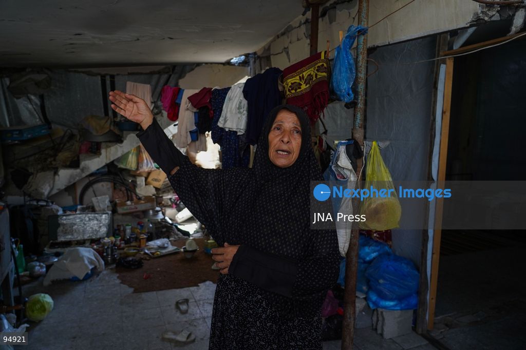 KHAN YOUNIS, GAZA STRIP, SEPTEMBER 20, 2026: Palestinians live among the rubble and inside heavily damaged homes in Khan Younis in the southern Gaza Strip. Residents remain in buildings damaged during Israeli military operations, including areas in the eastern part of the city, amid widespread destruction of homes and civilian infrastructure. Photo by Ramzi Abu Amer / JNA Press. (Photo by Ramzi Abu Amer/JNA Press via Nexpher Images)