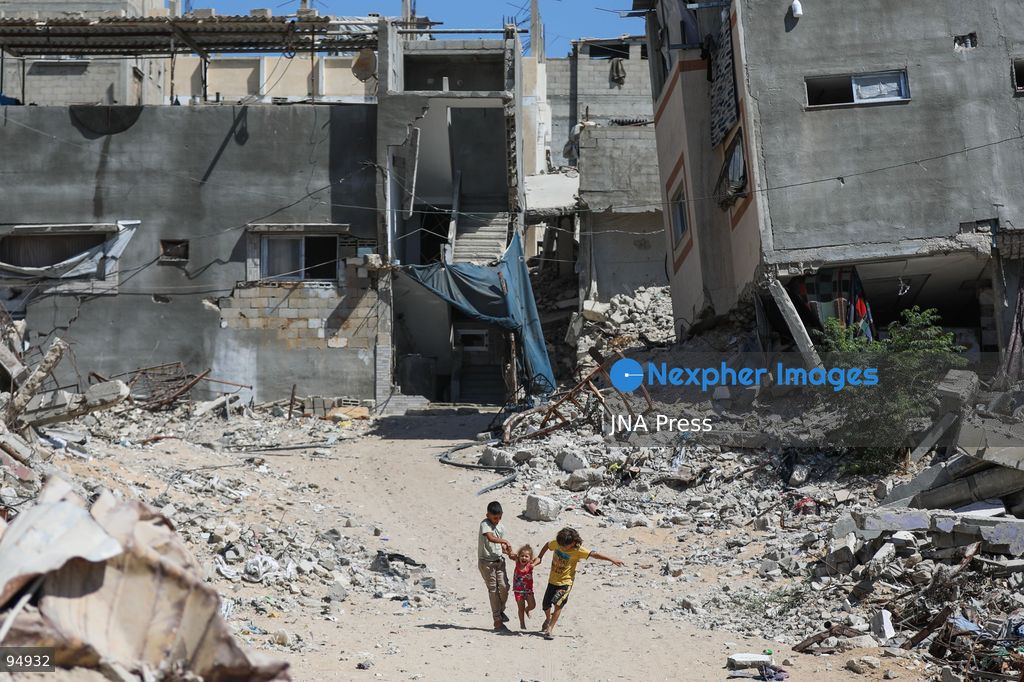 KHAN YOUNIS, GAZA STRIP, SEPTEMBER 20, 2026: Palestinians live among the rubble and inside heavily damaged homes in Khan Younis in the southern Gaza Strip. Residents remain in buildings damaged during Israeli military operations, including areas in the eastern part of the city, amid widespread destruction of homes and civilian infrastructure. Photo by Ramzi Abu Amer / JNA Press. (Photo by Ramzi Abu Amer/JNA Press via Nexpher Images)