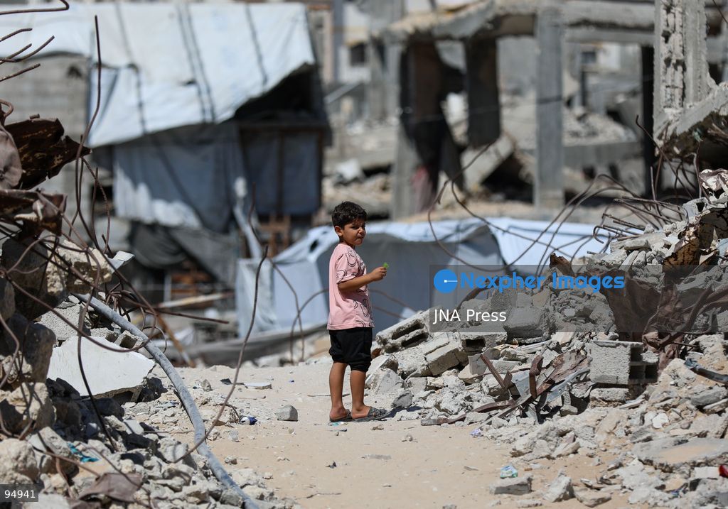 KHAN YOUNIS, GAZA STRIP, SEPTEMBER 20, 2026: Palestinians live among the rubble and inside heavily damaged homes in Khan Younis in the southern Gaza Strip. Residents remain in buildings damaged during Israeli military operations, including areas in the eastern part of the city, amid widespread destruction of homes and civilian infrastructure. Photo by Ramzi Abu Amer / JNA Press. (Photo by Ramzi Abu Amer/JNA Press via Nexpher Images)