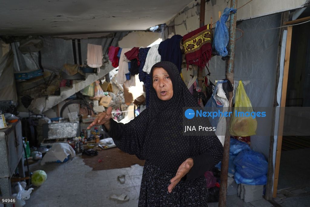 KHAN YOUNIS, GAZA STRIP, SEPTEMBER 20, 2026: Palestinians live among the rubble and inside heavily damaged homes in Khan Younis in the southern Gaza Strip. Residents remain in buildings damaged during Israeli military operations, including areas in the eastern part of the city, amid widespread destruction of homes and civilian infrastructure. Photo by Ramzi Abu Amer / JNA Press. (Photo by Ramzi Abu Amer/JNA Press via Nexpher Images)
