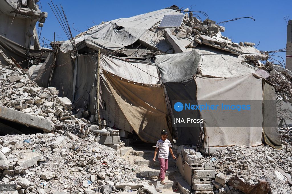 KHAN YOUNIS, GAZA STRIP, SEPTEMBER 20, 2026: Palestinians live among the rubble and inside heavily damaged homes in Khan Younis in the southern Gaza Strip. Residents remain in buildings damaged during Israeli military operations, including areas in the eastern part of the city, amid widespread destruction of homes and civilian infrastructure. Photo by Ramzi Abu Amer / JNA Press. (Photo by Ramzi Abu Amer/JNA Press via Nexpher Images)