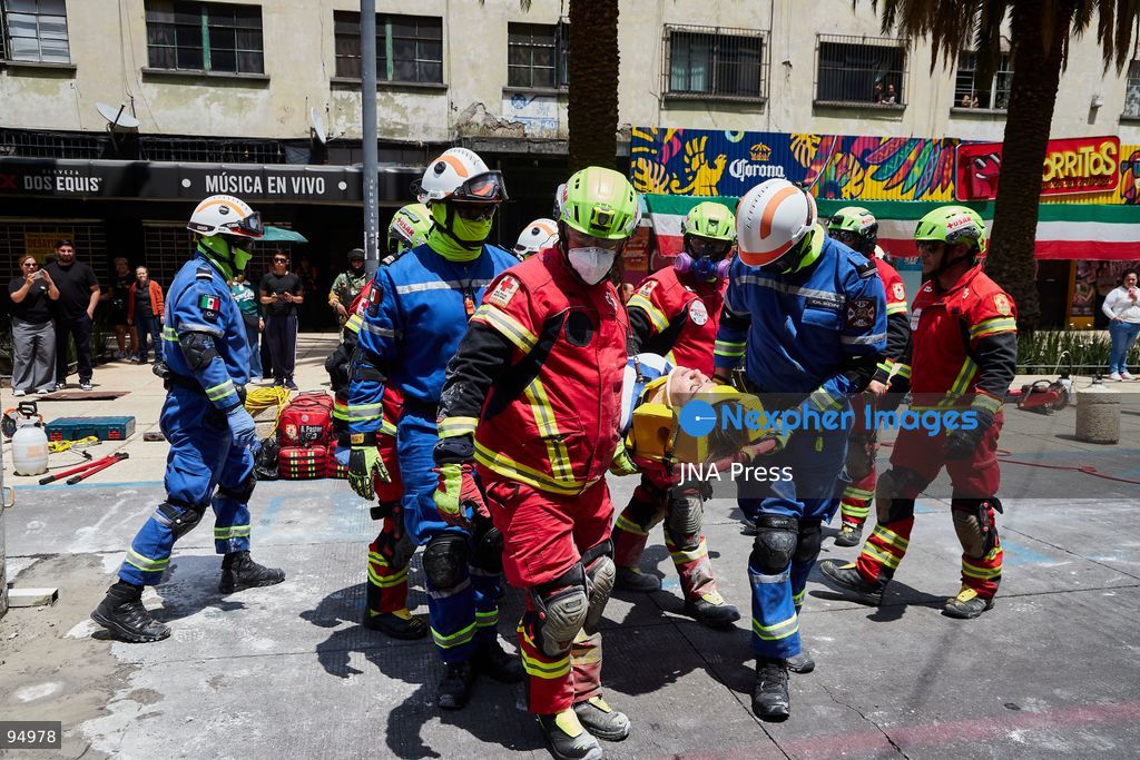 MEXICO CITY, MEXICO, SEPTEMBER 19, 2026: Emergency personnel take part in Mexico’s Second National Drill near the Monument to the Revolution in Mexico City, held on the anniversary of the devastating earthquakes of September 19, 1985 and 2017. The exercise simulated a major earthquake and included search-and-rescue operations, emergency evacuations and coordinated responses by local and federal authorities as part of efforts to strengthen disaster preparedness. Photo by Juan Pérez / JNA Press. (Photo by Juan Perez Puente/JNA Press via Nexpher Images)