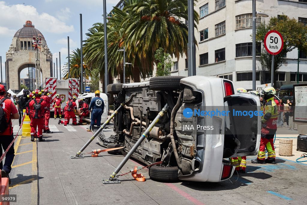 MEXICO CITY, MEXICO, SEPTEMBER 19, 2026: Emergency personnel take part in Mexico’s Second National Drill near the Monument to the Revolution in Mexico City, held on the anniversary of the devastating earthquakes of September 19, 1985 and 2017. The exercise simulated a major earthquake and included search-and-rescue operations, emergency evacuations and coordinated responses by local and federal authorities as part of efforts to strengthen disaster preparedness. Photo by Juan Pérez / JNA Press. (Photo by Juan Perez Puente/JNA Press via Nexpher Images)