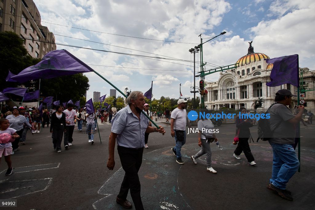 MEXICO CITY, MEXICO, SEPTEMBER 19, 2026: Members of social and housing organizations march in Mexico City as the capital commemorates the earthquakes of September 19, 1985 and 2017. Demonstrators called for an emergency housing plan and faster administrative procedures for land acquisition and social housing projects aimed at low-income families. Housing groups say bureaucratic delays continue to obstruct projects and access to affordable housing in the capital. Photo by Juan Pérez / JNA Press. (Photo by Juan Perez Puente/JNA Press via Nexpher Images)