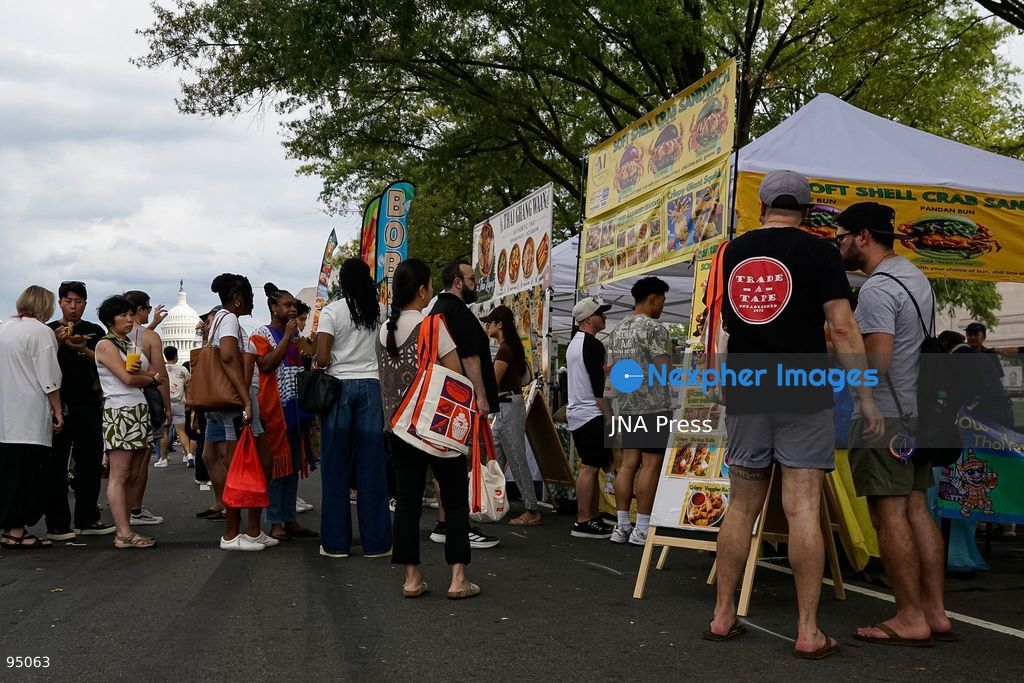 WASHINGTON, D.C., UNITED STATES, SEPTEMBER 19, 2026: Visitors queue to purchase traditional Thai food during the Sawasdee DC Thai Festival on Pennsylvania Avenue in Washington. The annual cultural festival showcases Thai cuisine, traditional and contemporary music, dance, Muay Thai, arts and other cultural activities while promoting Thai businesses and cultural exchange in the United States. Photo by Ariel Peña / JNA Press. (Photo by Ariel Peña/JNA Press via Nexpher Images)