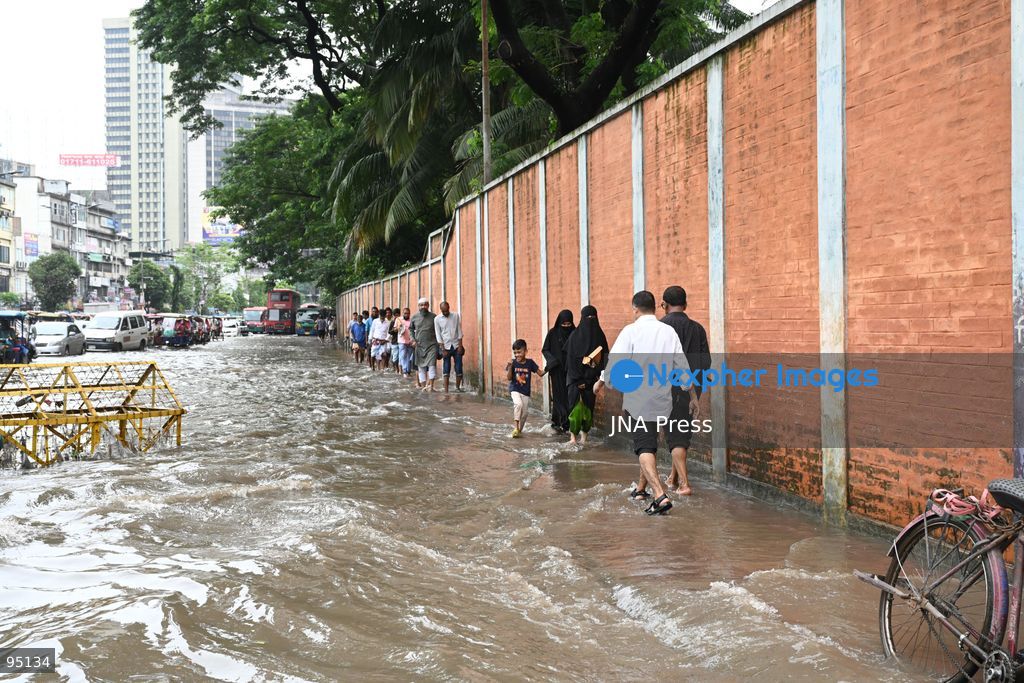 DHAKA, BANGLADESH, SEPTEMBER 20, 2026: Vehicles and passengers navigate waterlogged streets in Dhaka following heavy rainfall in the Bangladeshi capital. Floodwater submerged sections of roads across the city, disrupting traffic and making travel difficult for residents and commuters. Photo by Mamunur Rashid/ JNA Press. (Photo by Mamunur Rashid/JNA Press via Nexpher Images)