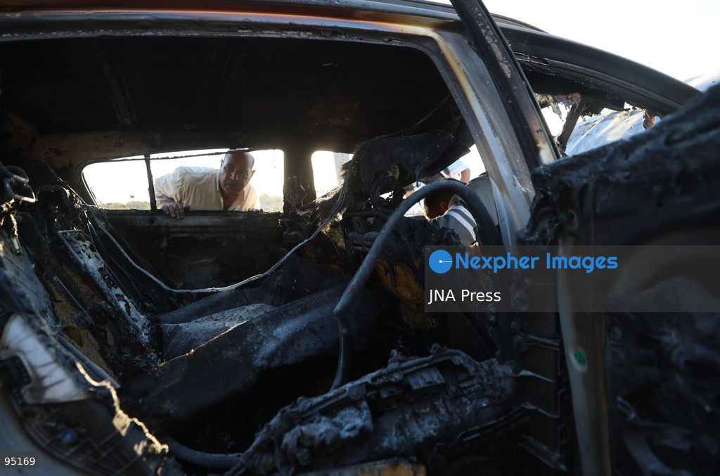 BEIT UMMAR, HEBRON, OCCUPIED WEST BANK, SEPTEMBER 20, 2026: Burned vehicles are seen following an attack by Israeli settlers in the town of Beit Ummar, north of Hebron. According to local sources, a Palestinian woman was injured and five vehicles were set on fire during the attack. Photo by Mosab Shawer / JNA Press. (Photo by Mosab shawer/JNA Press via Nexpher Images)