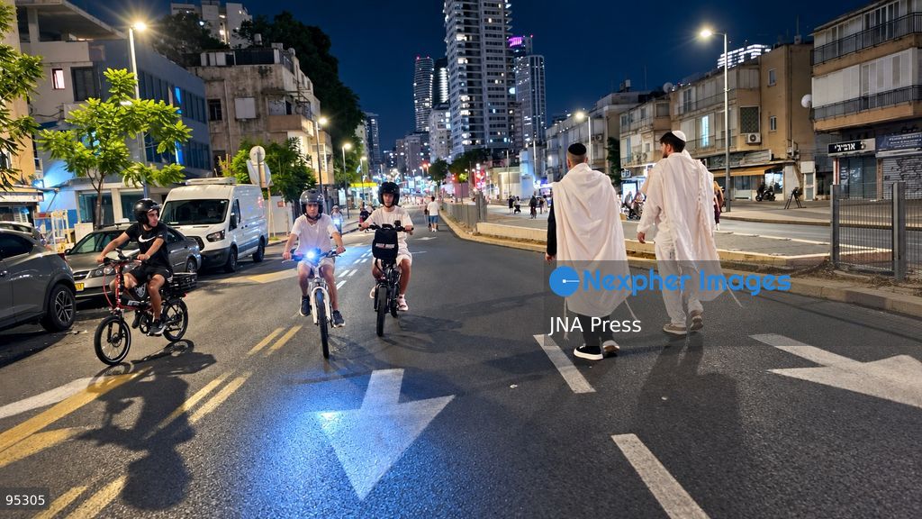 RAMAT GAN, ISRAEL, SEPTEMBER 20, 2026: Israelis ride bicycles, scooters and skateboards along largely empty streets in Ramat Gan as Yom Kippur begins at sunset. Motor traffic largely comes to a halt during the Jewish Day of Atonement, while worshippers attend synagogue services and observe a 25-hour period of fasting and prayer. The absence of regular traffic has also led many children and families to use the streets for cycling and other wheeled activities during the holiday. Photo by Paulina Patimer / JNA Press. (Photo by Paulina Patimer/JNA Press via Nexpher Images)
