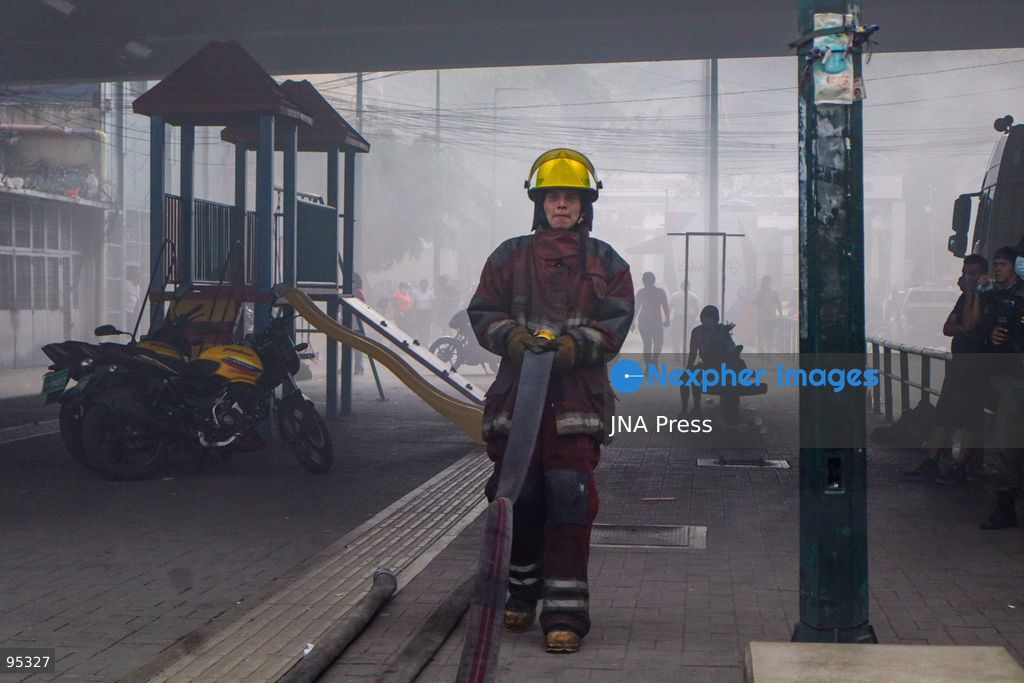 CARACAS, VENEZUELA, SEPTEMBER 20, 2026: Firefighters work at the scene of a fire that damaged a three-story commercial building housing the Meiliwang textile and footwear store on Avenida Principal de El Cementerio in Caracas’ Libertador municipality. Caracas firefighters, Civil Protection teams, UCV firefighters and municipal emergency personnel responded to extinguish the blaze and carry out cooling operations. No injuries were reported, while authorities are investigating the cause of the fire. Photo by Mario Flores / JNA Press. (Photo by Mario Flores/JNA Press via Nexpher Images)