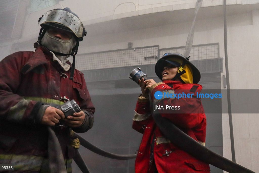 CARACAS, VENEZUELA, SEPTEMBER 20, 2026: Firefighters work at the scene of a fire that damaged a three-story commercial building housing the Meiliwang textile and footwear store on Avenida Principal de El Cementerio in Caracas’ Libertador municipality. Caracas firefighters, Civil Protection teams, UCV firefighters and municipal emergency personnel responded to extinguish the blaze and carry out cooling operations. No injuries were reported, while authorities are investigating the cause of the fire. Photo by Mario Flores / JNA Press. (Photo by Mario Flores/JNA Press via Nexpher Images)