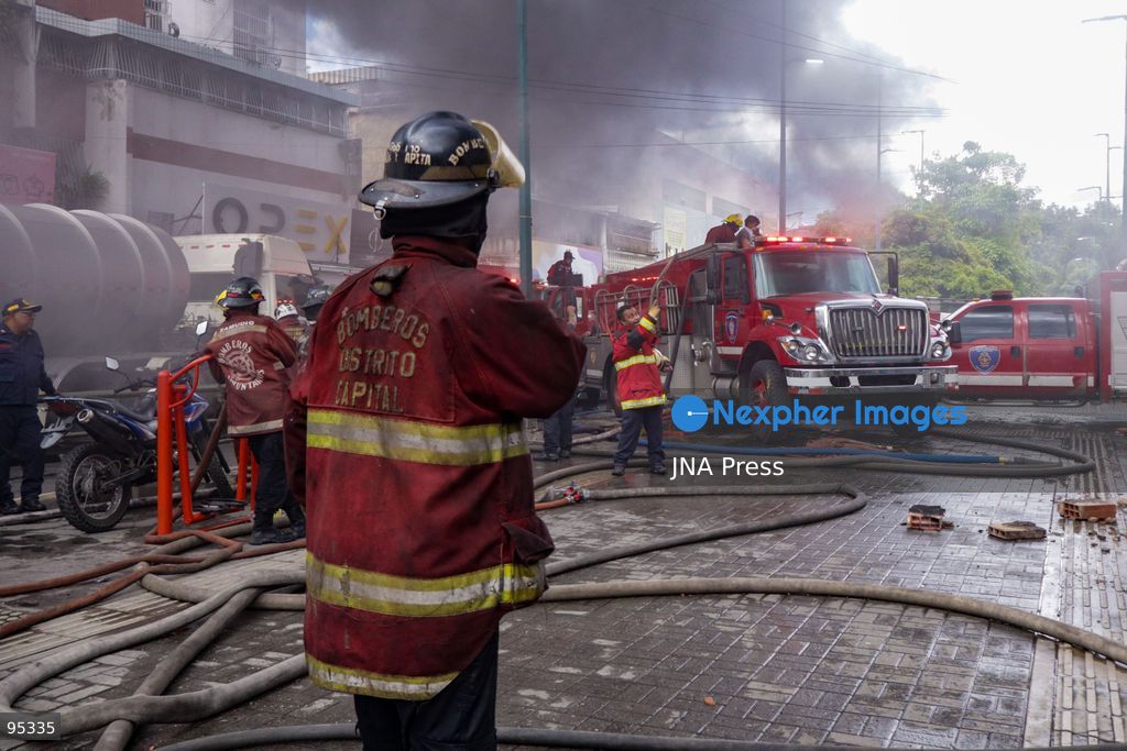 CARACAS, VENEZUELA, SEPTEMBER 20, 2026: Firefighters work at the scene of a fire that damaged a three-story commercial building housing the Meiliwang textile and footwear store on Avenida Principal de El Cementerio in Caracas’ Libertador municipality. Caracas firefighters, Civil Protection teams, UCV firefighters and municipal emergency personnel responded to extinguish the blaze and carry out cooling operations. No injuries were reported, while authorities are investigating the cause of the fire. Photo by Mario Flores / JNA Press. (Photo by Mario Flores/JNA Press via Nexpher Images)