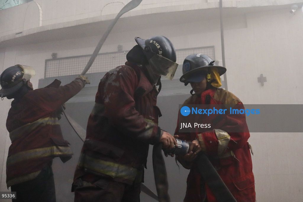CARACAS, VENEZUELA, SEPTEMBER 20, 2026: Firefighters work at the scene of a fire that damaged a three-story commercial building housing the Meiliwang textile and footwear store on Avenida Principal de El Cementerio in Caracas’ Libertador municipality. Caracas firefighters, Civil Protection teams, UCV firefighters and municipal emergency personnel responded to extinguish the blaze and carry out cooling operations. No injuries were reported, while authorities are investigating the cause of the fire. Photo by Mario Flores / JNA Press. (Photo by Mario Flores/JNA Press via Nexpher Images)