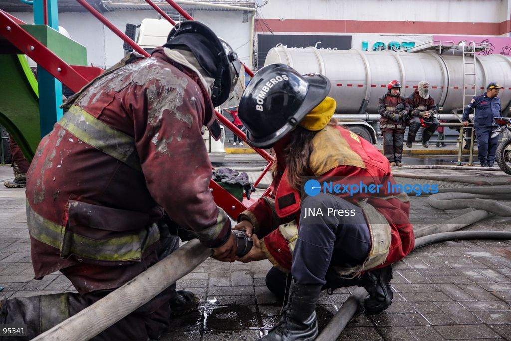 CARACAS, VENEZUELA, SEPTEMBER 20, 2026: Firefighters work at the scene of a fire that damaged a three-story commercial building housing the Meiliwang textile and footwear store on Avenida Principal de El Cementerio in Caracas’ Libertador municipality. Caracas firefighters, Civil Protection teams, UCV firefighters and municipal emergency personnel responded to extinguish the blaze and carry out cooling operations. No injuries were reported, while authorities are investigating the cause of the fire. Photo by Mario Flores / JNA Press. (Photo by Mario Flores/JNA Press via Nexpher Images)