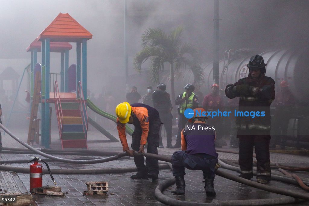 CARACAS, VENEZUELA, SEPTEMBER 20, 2026: Firefighters work at the scene of a fire that damaged a three-story commercial building housing the Meiliwang textile and footwear store on Avenida Principal de El Cementerio in Caracas’ Libertador municipality. Caracas firefighters, Civil Protection teams, UCV firefighters and municipal emergency personnel responded to extinguish the blaze and carry out cooling operations. No injuries were reported, while authorities are investigating the cause of the fire. Photo by Mario Flores / JNA Press. (Photo by Mario Flores/JNA Press via Nexpher Images)