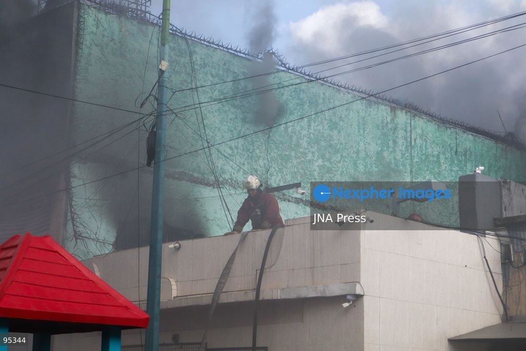 CARACAS, VENEZUELA, SEPTEMBER 20, 2026: Firefighters work at the scene of a fire that damaged a three-story commercial building housing the Meiliwang textile and footwear store on Avenida Principal de El Cementerio in Caracas’ Libertador municipality. Caracas firefighters, Civil Protection teams, UCV firefighters and municipal emergency personnel responded to extinguish the blaze and carry out cooling operations. No injuries were reported, while authorities are investigating the cause of the fire. Photo by Mario Flores / JNA Press. (Photo by Mario Flores/JNA Press via Nexpher Images)