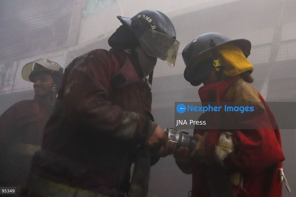 CARACAS, VENEZUELA, SEPTEMBER 20, 2026: Firefighters work at the scene of a fire that damaged a three-story commercial building housing the Meiliwang textile and footwear store on Avenida Principal de El Cementerio in Caracas’ Libertador municipality. Caracas firefighters, Civil Protection teams, UCV firefighters and municipal emergency personnel responded to extinguish the blaze and carry out cooling operations. No injuries were reported, while authorities are investigating the cause of the fire. Photo by Mario Flores / JNA Press. (Photo by Mario Flores/JNA Press via Nexpher Images)