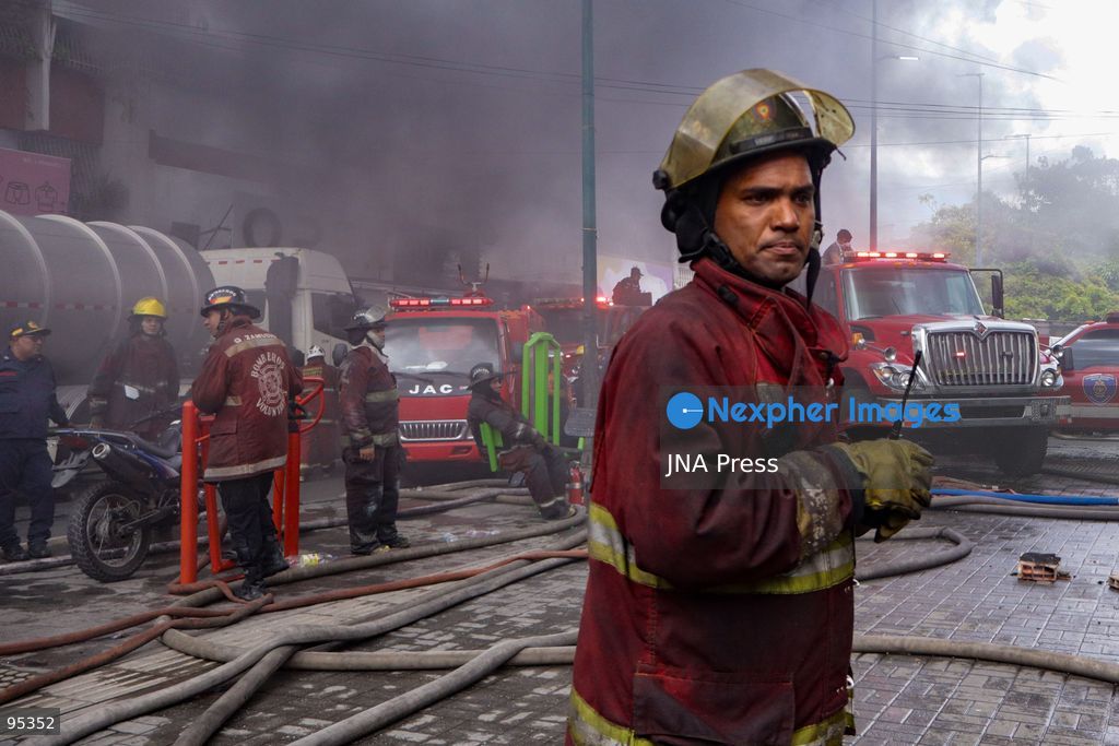 CARACAS, VENEZUELA, SEPTEMBER 20, 2026: Firefighters work at the scene of a fire that damaged a three-story commercial building housing the Meiliwang textile and footwear store on Avenida Principal de El Cementerio in Caracas’ Libertador municipality. Caracas firefighters, Civil Protection teams, UCV firefighters and municipal emergency personnel responded to extinguish the blaze and carry out cooling operations. No injuries were reported, while authorities are investigating the cause of the fire. Photo by Mario Flores / JNA Press. (Photo by Mario Flores/JNA Press via Nexpher Images)