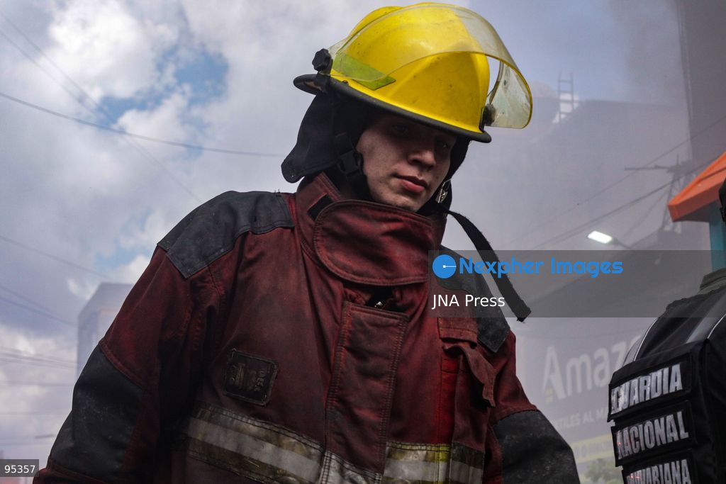 CARACAS, VENEZUELA, SEPTEMBER 20, 2026: Firefighters work at the scene of a fire that damaged a three-story commercial building housing the Meiliwang textile and footwear store on Avenida Principal de El Cementerio in Caracas’ Libertador municipality. Caracas firefighters, Civil Protection teams, UCV firefighters and municipal emergency personnel responded to extinguish the blaze and carry out cooling operations. No injuries were reported, while authorities are investigating the cause of the fire. Photo by Mario Flores / JNA Press. (Photo by Mario Flores/JNA Press via Nexpher Images)