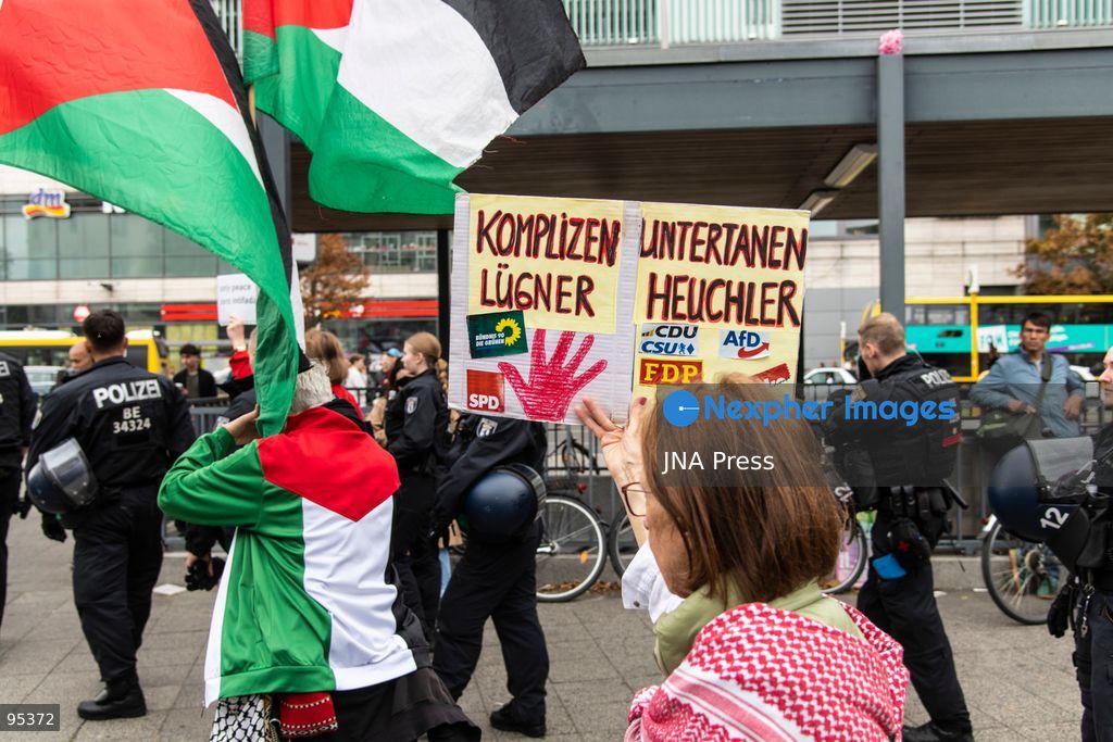 BERLIN, GERMANY, SEPTEMBER 19, 2026: Pro-Palestinian demonstrators march through Berlin’s Schöneberg district during a protest in solidarity with Palestinians and against Israel’s military actions. Organizers and participants called for an end to the war and accused Israel of genocide and ethnic cleansing in the occupied Palestinian territories. Around 400 people took part in the demonstration, according to the photographer. Photo by Andres Trujilo / JNA Press. (Photo by Andrés Trujillo/JNA Press via Nexpher Images)