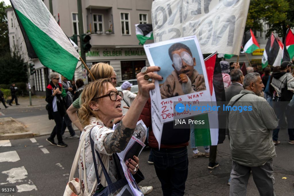 BERLIN, GERMANY, SEPTEMBER 19, 2026: Pro-Palestinian demonstrators march through Berlin’s Schöneberg district during a protest in solidarity with Palestinians and against Israel’s military actions. Organizers and participants called for an end to the war and accused Israel of genocide and ethnic cleansing in the occupied Palestinian territories. Around 400 people took part in the demonstration, according to the photographer. Photo by Andres Trujilo / JNA Press. (Photo by Andrés Trujillo/JNA Press via Nexpher Images)