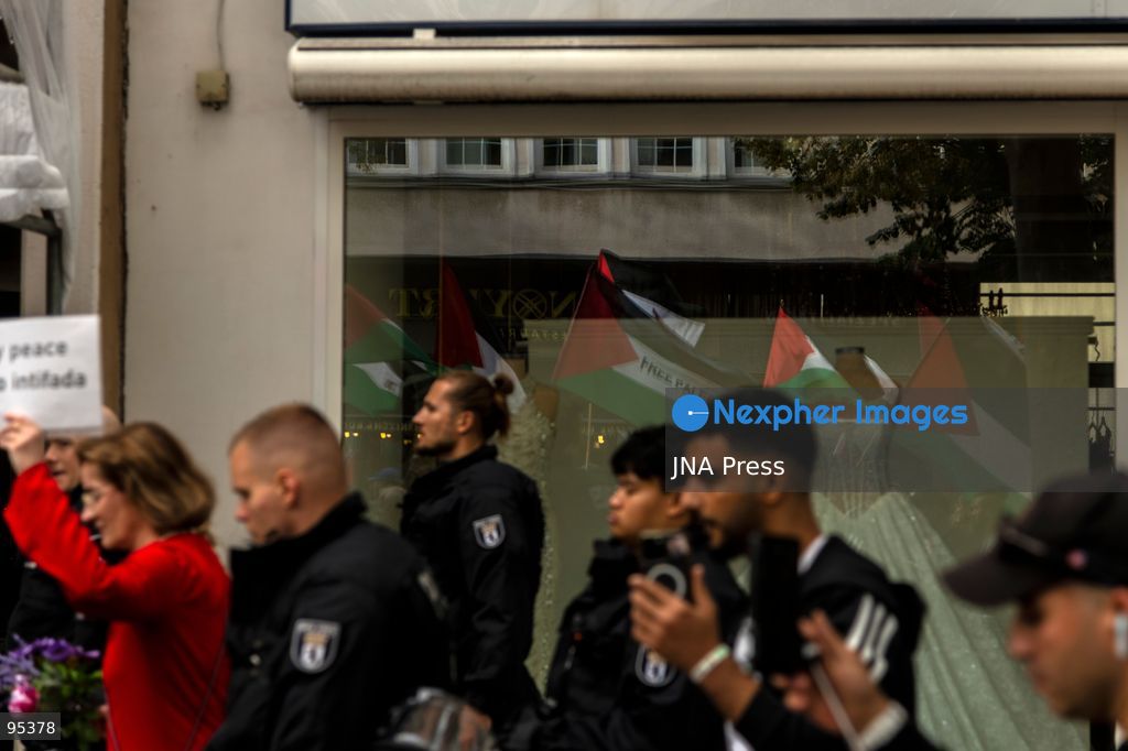 BERLIN, GERMANY, SEPTEMBER 19, 2026: Pro-Palestinian demonstrators march through Berlin’s Schöneberg district during a protest in solidarity with Palestinians and against Israel’s military actions. Organizers and participants called for an end to the war and accused Israel of genocide and ethnic cleansing in the occupied Palestinian territories. Around 400 people took part in the demonstration, according to the photographer. Photo by Andres Trujilo / JNA Press. (Photo by Andrés Trujillo/JNA Press via Nexpher Images)