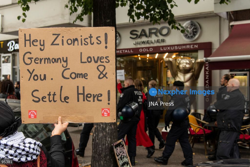 BERLIN, GERMANY, SEPTEMBER 19, 2026: Pro-Palestinian demonstrators march through Berlin’s Schöneberg district during a protest in solidarity with Palestinians and against Israel’s military actions. Organizers and participants called for an end to the war and accused Israel of genocide and ethnic cleansing in the occupied Palestinian territories. Around 400 people took part in the demonstration, according to the photographer. Photo by Andres Trujilo / JNA Press. (Photo by Andrés Trujillo/JNA Press via Nexpher Images)