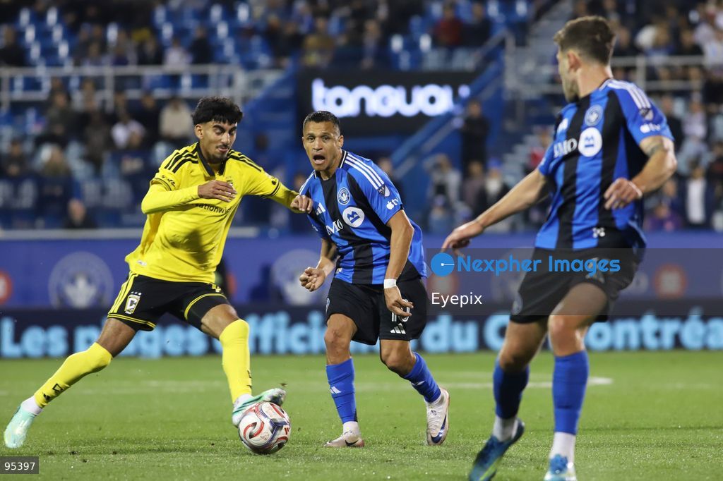 Alexis Sánchez #10 of CF Montreal is pressured by Taha Habroune #16 of Columbus Crew during the match between CF Montreal and Columbus Crew at Saputo Stadium. on September 19, 2026 in Montreal, Canada. (Photo by Horacio Zamora/ Eyepix Group) (Photo by Horacio Zamora/ Eyepix Group/Eyepix via Nexpher Images)