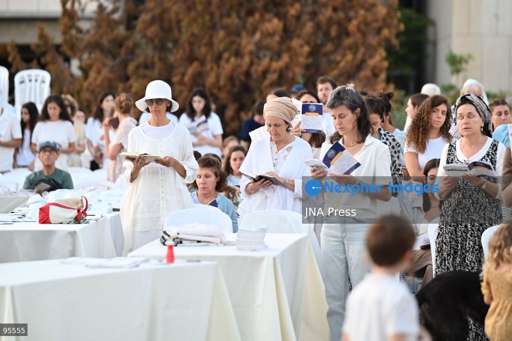 TEL AVIV, ISRAEL, SEPTEMBER 20, 2026: Hundreds of Israelis gather for a public Yom Kippur prayer service at Hostages Square in Tel Aviv. The observance marks the first Yom Kippur since all hostages held in the Gaza Strip following the October 7, 2023 attacks were returned to Israel, either alive or deceased. The final hostage, Ran Gvili, was returned in January 2026. Among those attending were relatives of former hostages, including Gilad Korngold and Meirav Leshem Gonen. Photo by Paulina Patimer / JNA Press. (Photo by Paulina Patimer/JNA Press via Nexpher Images)