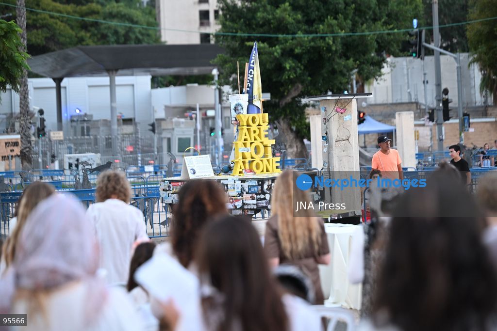 TEL AVIV, ISRAEL, SEPTEMBER 20, 2026: Hundreds of Israelis gather for a public Yom Kippur prayer service at Hostages Square in Tel Aviv. The observance marks the first Yom Kippur since all hostages held in the Gaza Strip following the October 7, 2023 attacks were returned to Israel, either alive or deceased. The final hostage, Ran Gvili, was returned in January 2026. Among those attending were relatives of former hostages, including Gilad Korngold and Meirav Leshem Gonen. Photo by Paulina Patimer / JNA Press. (Photo by Paulina Patimer/JNA Press via Nexpher Images)