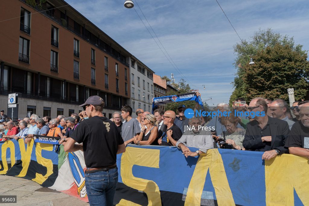 MILAN, ITALY, SEPTEMBER 21, 2026: The coffin of Italian football legend Sandro Mazzola is carried during his funeral at the Basilica of Sant’Ambrogio in Milan. Hundreds of supporters, former Inter players and representatives of Italian football attended the ceremony to pay tribute to Mazzola, who died on September 19 at the age of 83. The former Inter Milan and Italy star spent his entire professional career with Inter, winning four Serie A titles and two European Cups, and was part of Italy’s European Championship-winning team in 1968. Photo by Calogero Russo/ JNA Press. (Photo by calogero russo/JNA Press via Nexpher Images)