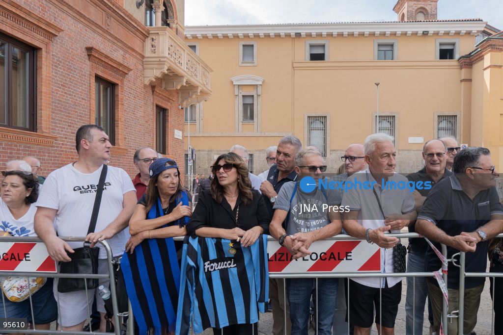 MILAN, ITALY, SEPTEMBER 21, 2026: The coffin of Italian football legend Sandro Mazzola is carried during his funeral at the Basilica of Sant’Ambrogio in Milan. Hundreds of supporters, former Inter players and representatives of Italian football attended the ceremony to pay tribute to Mazzola, who died on September 19 at the age of 83. The former Inter Milan and Italy star spent his entire professional career with Inter, winning four Serie A titles and two European Cups, and was part of Italy’s European Championship-winning team in 1968. Photo by Calogero Russo/ JNA Press. (Photo by calogero russo/JNA Press via Nexpher Images)
