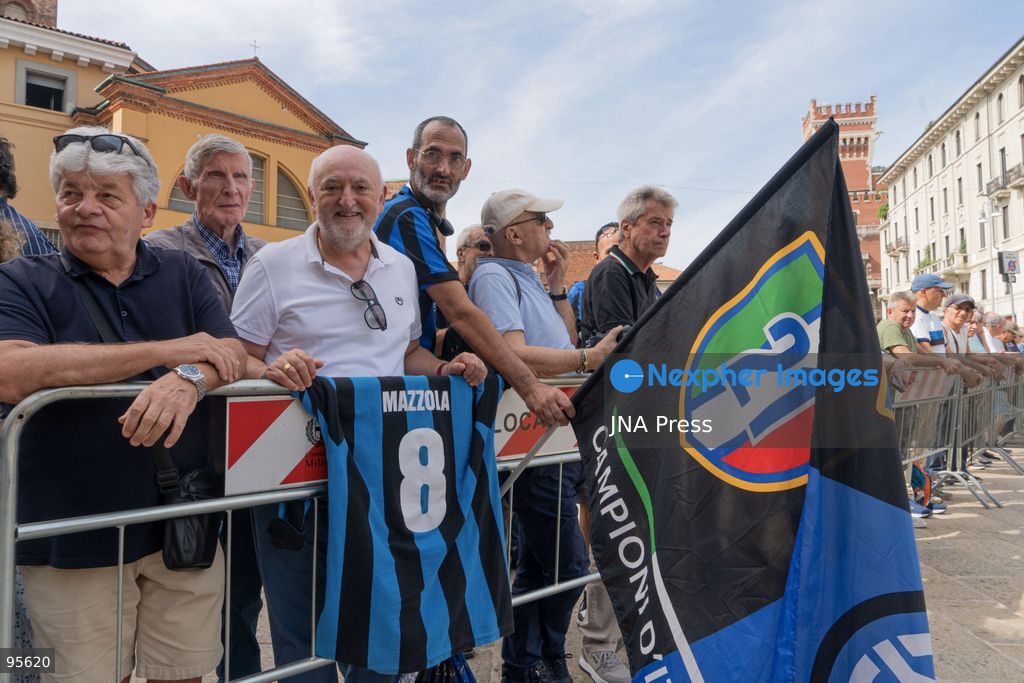 MILAN, ITALY, SEPTEMBER 21, 2026: The coffin of Italian football legend Sandro Mazzola is carried during his funeral at the Basilica of Sant’Ambrogio in Milan. Hundreds of supporters, former Inter players and representatives of Italian football attended the ceremony to pay tribute to Mazzola, who died on September 19 at the age of 83. The former Inter Milan and Italy star spent his entire professional career with Inter, winning four Serie A titles and two European Cups, and was part of Italy’s European Championship-winning team in 1968. Photo by Calogero Russo/ JNA Press. (Photo by calogero russo/JNA Press via Nexpher Images)