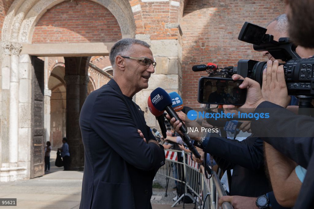 MILAN, ITALY, SEPTEMBER 21, 2026: The coffin of Italian football legend Sandro Mazzola is carried during his funeral at the Basilica of Sant’Ambrogio in Milan. Hundreds of supporters, former Inter players and representatives of Italian football attended the ceremony to pay tribute to Mazzola, who died on September 19 at the age of 83. The former Inter Milan and Italy star spent his entire professional career with Inter, winning four Serie A titles and two European Cups, and was part of Italy’s European Championship-winning team in 1968. Photo by Calogero Russo/ JNA Press. (Photo by calogero russo/JNA Press via Nexpher Images)