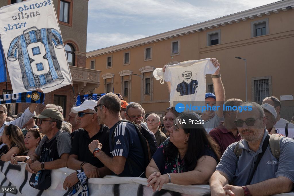 MILAN, ITALY, SEPTEMBER 21, 2026: The coffin of Italian football legend Sandro Mazzola is carried during his funeral at the Basilica of Sant’Ambrogio in Milan. Hundreds of supporters, former Inter players and representatives of Italian football attended the ceremony to pay tribute to Mazzola, who died on September 19 at the age of 83. The former Inter Milan and Italy star spent his entire professional career with Inter, winning four Serie A titles and two European Cups, and was part of Italy’s European Championship-winning team in 1968. Photo by Calogero Russo/ JNA Press. (Photo by calogero russo/JNA Press via Nexpher Images)