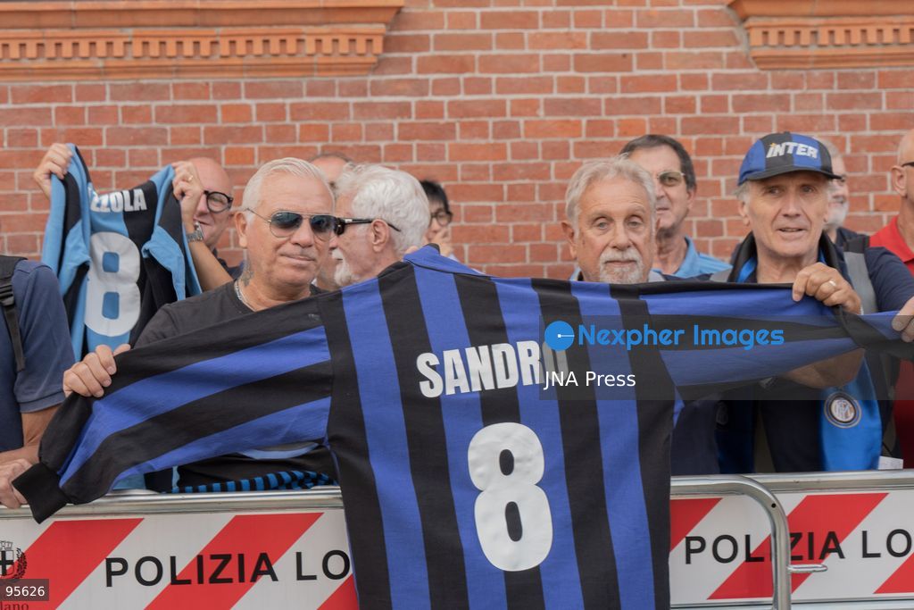 MILAN, ITALY, SEPTEMBER 21, 2026: The coffin of Italian football legend Sandro Mazzola is carried during his funeral at the Basilica of Sant’Ambrogio in Milan. Hundreds of supporters, former Inter players and representatives of Italian football attended the ceremony to pay tribute to Mazzola, who died on September 19 at the age of 83. The former Inter Milan and Italy star spent his entire professional career with Inter, winning four Serie A titles and two European Cups, and was part of Italy’s European Championship-winning team in 1968. Photo by Calogero Russo/ JNA Press. (Photo by calogero russo/JNA Press via Nexpher Images)