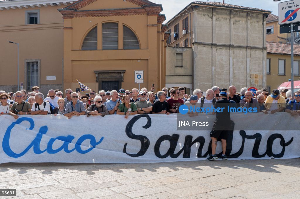MILAN, ITALY, SEPTEMBER 21, 2026: The coffin of Italian football legend Sandro Mazzola is carried during his funeral at the Basilica of Sant’Ambrogio in Milan. Hundreds of supporters, former Inter players and representatives of Italian football attended the ceremony to pay tribute to Mazzola, who died on September 19 at the age of 83. The former Inter Milan and Italy star spent his entire professional career with Inter, winning four Serie A titles and two European Cups, and was part of Italy’s European Championship-winning team in 1968. Photo by Calogero Russo/ JNA Press. (Photo by calogero russo/JNA Press via Nexpher Images)