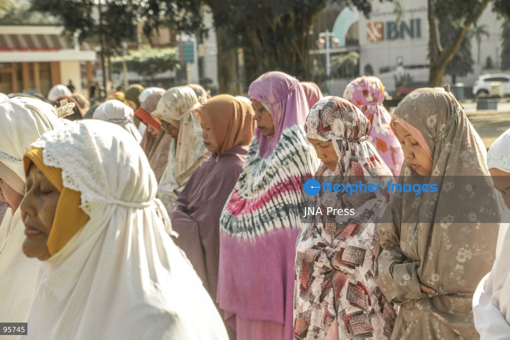 SOLO, CENTRAL JAVA, INDONESIA, SEPTEMBER 22, 2026: Hundreds of Muslims perform Salat al-Istisqa, a traditional Islamic prayer seeking rain, in Solo, Central Java, amid prolonged dry conditions affecting the region. Worshippers gathered to pray for rainfall as communities across parts of Indonesia face drought and other impacts of the dry season. Photo by Yoma Times / JNA Press. (Photo by Yoma Times Suryadi/JNA Press via Nexpher Images)
