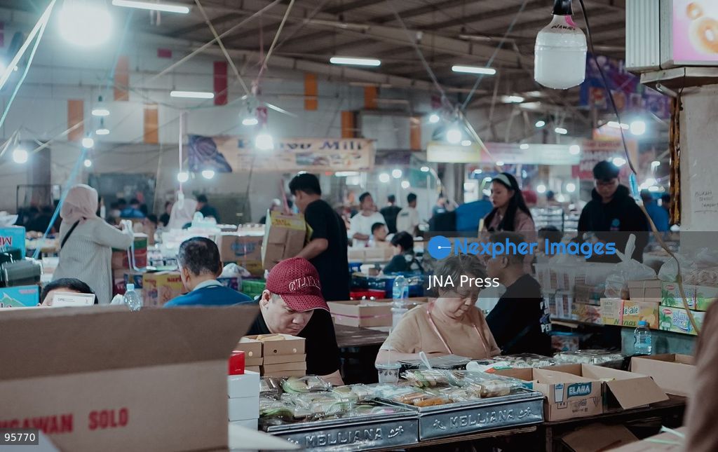 JAKARTA, INDONESIA, SEPTEMBER 22, 2026: Vendors arrange traditional cakes and other foods as shoppers move through Pasar Kue Subuh Senen during the early morning hours in Jakarta. The market is known for its pre-dawn trade in traditional Indonesian snacks and baked goods, serving shoppers and small-scale food businesses as part of the capital’s daily commercial life. Photo by Muhamad Ridwan/ JNA Press. (Photo by Muhamad ridwan/JNA Press via Nexpher Images)