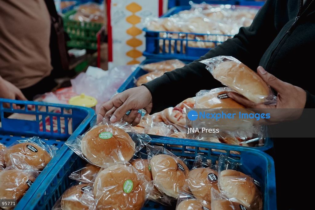 JAKARTA, INDONESIA, SEPTEMBER 22, 2026: Vendors arrange traditional cakes and other foods as shoppers move through Pasar Kue Subuh Senen during the early morning hours in Jakarta. The market is known for its pre-dawn trade in traditional Indonesian snacks and baked goods, serving shoppers and small-scale food businesses as part of the capital’s daily commercial life. Photo by Muhamad Ridwan/ JNA Press. (Photo by Muhamad ridwan/JNA Press via Nexpher Images)