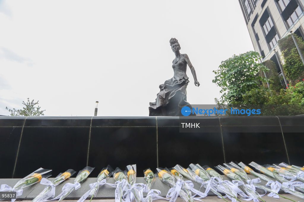 A general view shows the restored bronze statue of the late Canto-pop icon Anita Mui standing against the Victoria Harbour backdrop at the Avenue of Stars in Tsim Sha Tsui on September 22, 2026 in Hong Kong. The monument, dedicated to the "Daughter of Hong Kong", was unveiled anew following extensive conservation work to treat corrosion caused by long-term sea-spray exposure. (Photo by Gordon Choi/TMHK via Nexpher Images)