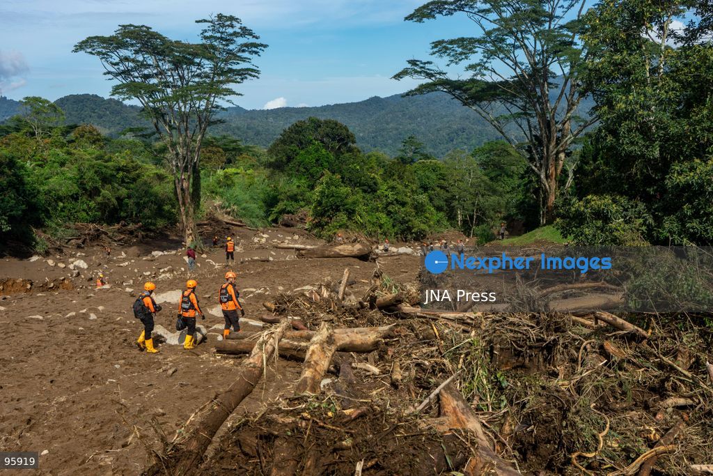 SOLOK, WEST SUMATRA, INDONESIA, SEPTEMBER 23, 2026: Members of a joint search and rescue team comb an area affected by flash flooding in Arosuka, Solok, West Sumatra, as operations continue to locate a missing resident. Search teams from Indonesia’s National Search and Rescue Agency (BASARNAS), working alongside local residents, are searching for 59-year-old Agusral, who was reported missing after being swept away by floodwaters on September 21. Search efforts focused on several locations along the path of flood debris and a nearby river. Photo by Wawan Kurniawan / JNA Press. (Photo by Wawan Kurniawan/JNA Press via Nexpher Images)