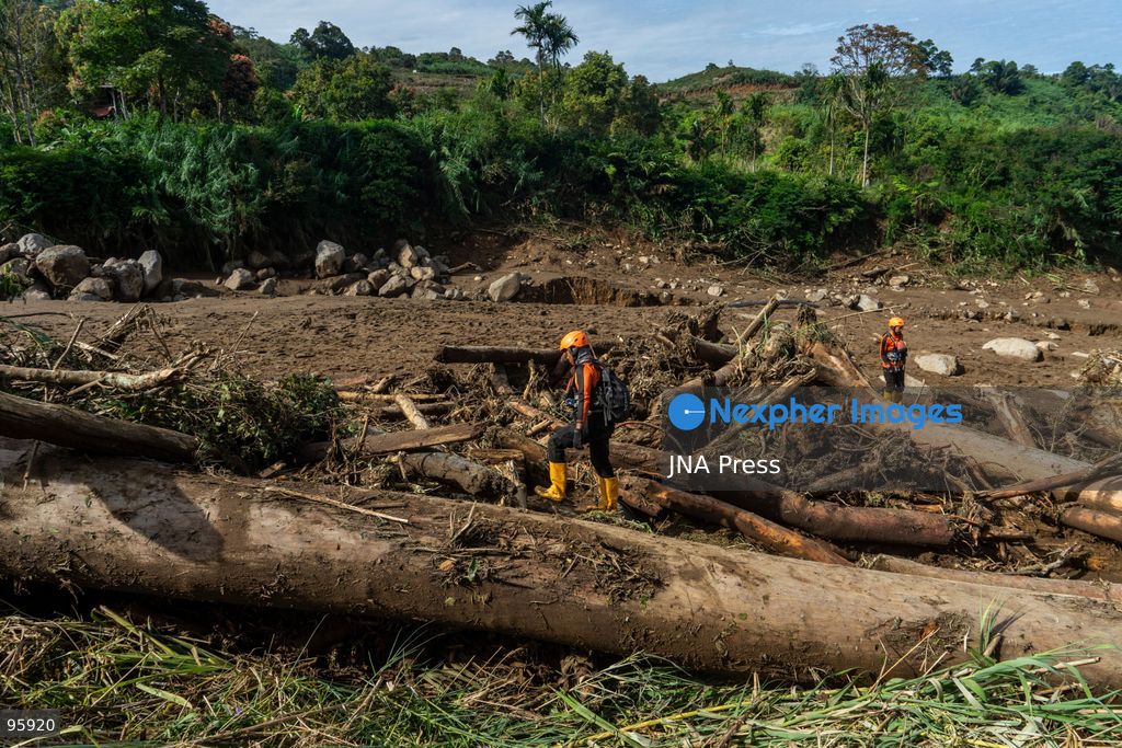 SOLOK, WEST SUMATRA, INDONESIA, SEPTEMBER 23, 2026: Members of a joint search and rescue team comb an area affected by flash flooding in Arosuka, Solok, West Sumatra, as operations continue to locate a missing resident. Search teams from Indonesia’s National Search and Rescue Agency (BASARNAS), working alongside local residents, are searching for 59-year-old Agusral, who was reported missing after being swept away by floodwaters on September 21. Search efforts focused on several locations along the path of flood debris and a nearby river. Photo by Wawan Kurniawan / JNA Press. (Photo by Wawan Kurniawan/JNA Press via Nexpher Images)