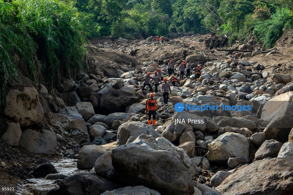 SOLOK, WEST SUMATRA, INDONESIA, SEPTEMBER 23, 2026: Members of a joint search and rescue team comb an area affected by flash flooding in Arosuka, Solok, West Sumatra, as operations continue to locate a missing resident. Search teams from Indonesia’s National Search and Rescue Agency (BASARNAS), working alongside local residents, are searching for 59-year-old Agusral, who was reported missing after being swept away by floodwaters on September 21. Search efforts focused on several locations along the path of flood debris and a nearby river. Photo by Wawan Kurniawan / JNA Press. (Photo by Wawan Kurniawan/JNA Press via Nexpher Images)