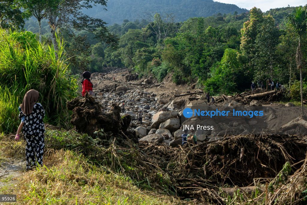SOLOK, WEST SUMATRA, INDONESIA, SEPTEMBER 23, 2026: Members of a joint search and rescue team comb an area affected by flash flooding in Arosuka, Solok, West Sumatra, as operations continue to locate a missing resident. Search teams from Indonesia’s National Search and Rescue Agency (BASARNAS), working alongside local residents, are searching for 59-year-old Agusral, who was reported missing after being swept away by floodwaters on September 21. Search efforts focused on several locations along the path of flood debris and a nearby river. Photo by Wawan Kurniawan / JNA Press. (Photo by Wawan Kurniawan/JNA Press via Nexpher Images)