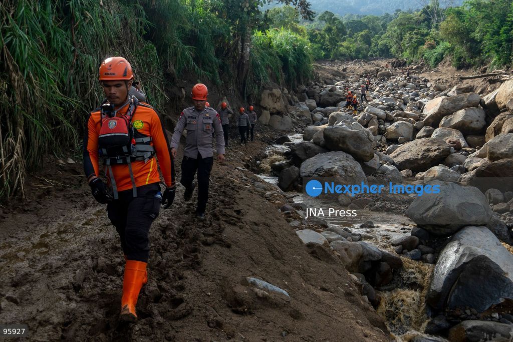 SOLOK, WEST SUMATRA, INDONESIA, SEPTEMBER 23, 2026: Members of a joint search and rescue team comb an area affected by flash flooding in Arosuka, Solok, West Sumatra, as operations continue to locate a missing resident. Search teams from Indonesia’s National Search and Rescue Agency (BASARNAS), working alongside local residents, are searching for 59-year-old Agusral, who was reported missing after being swept away by floodwaters on September 21. Search efforts focused on several locations along the path of flood debris and a nearby river. Photo by Wawan Kurniawan / JNA Press. (Photo by Wawan Kurniawan/JNA Press via Nexpher Images)