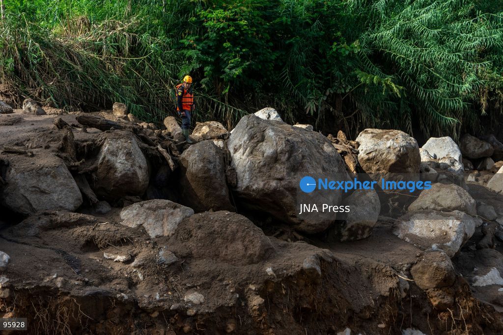 SOLOK, WEST SUMATRA, INDONESIA, SEPTEMBER 23, 2026: Members of a joint search and rescue team comb an area affected by flash flooding in Arosuka, Solok, West Sumatra, as operations continue to locate a missing resident. Search teams from Indonesia’s National Search and Rescue Agency (BASARNAS), working alongside local residents, are searching for 59-year-old Agusral, who was reported missing after being swept away by floodwaters on September 21. Search efforts focused on several locations along the path of flood debris and a nearby river. Photo by Wawan Kurniawan / JNA Press. (Photo by Wawan Kurniawan/JNA Press via Nexpher Images)