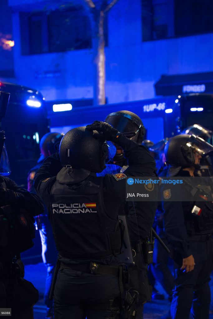 MADRID, SPAIN, SEPTEMBER 23, 2026: Police confront demonstrators during a protest in Madrid following the eviction of 87-year-old Maricarmen Abascal from the home where she had lived for more than 70 years. Around 10,000 people joined the demonstration, according to the Government Delegation in Madrid, before protesters moved toward Paseo de la Castellana and blocked traffic. Police used riot-control measures, including rubber projectiles, as officers attempted to clear demonstrators from the roadway. Photo by Víctor Sanjuan / JNA Press (Photo by Victor Sanjuan Cardeña/JNA Press via Nexpher Images)