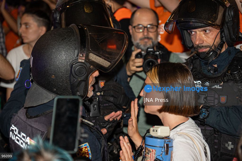 MADRID, SPAIN, SEPTEMBER 23, 2026: Police confront demonstrators during a protest in Madrid following the eviction of 87-year-old Maricarmen Abascal from the home where she had lived for more than 70 years. Around 10,000 people joined the demonstration, according to the Government Delegation in Madrid, before protesters moved toward Paseo de la Castellana and blocked traffic. Police used riot-control measures, including rubber projectiles, as officers attempted to clear demonstrators from the roadway. Photo by Víctor Sanjuan / JNA Press (Photo by Victor Sanjuan Cardeña/JNA Press via Nexpher Images)